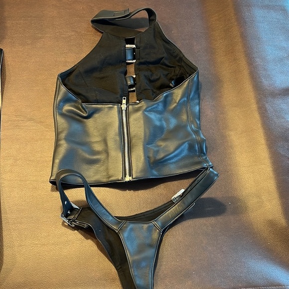 Insinuate • Buckle Top & Thong Black Set - Picture 8 of 12